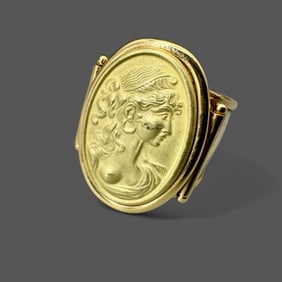 Ladies 18K Gold Victorian Ring