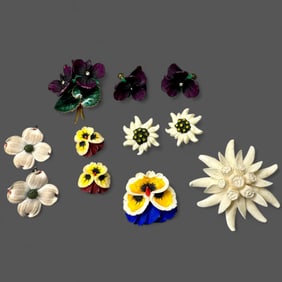 Group of Ladies Brooches / Earrings