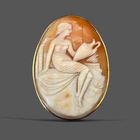 Antique Cameo Brooch in 14K Gold