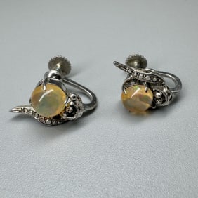 Pair of 9K Ladies Stud Earrings