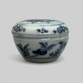 Porcelain Box with Cover, Ming