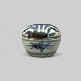 Porcelain Box with Cover, Ming