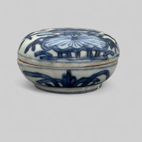 Porcelain Box with Cover, Ming