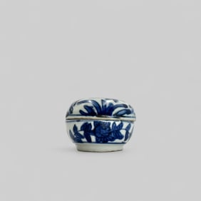 Porcelain Box with Cover, Ming