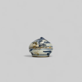 Porcelain Box with Cover, Ming