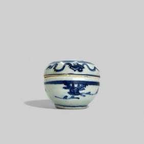 Porcelain Covered Box in Underglaze Blue, Ming