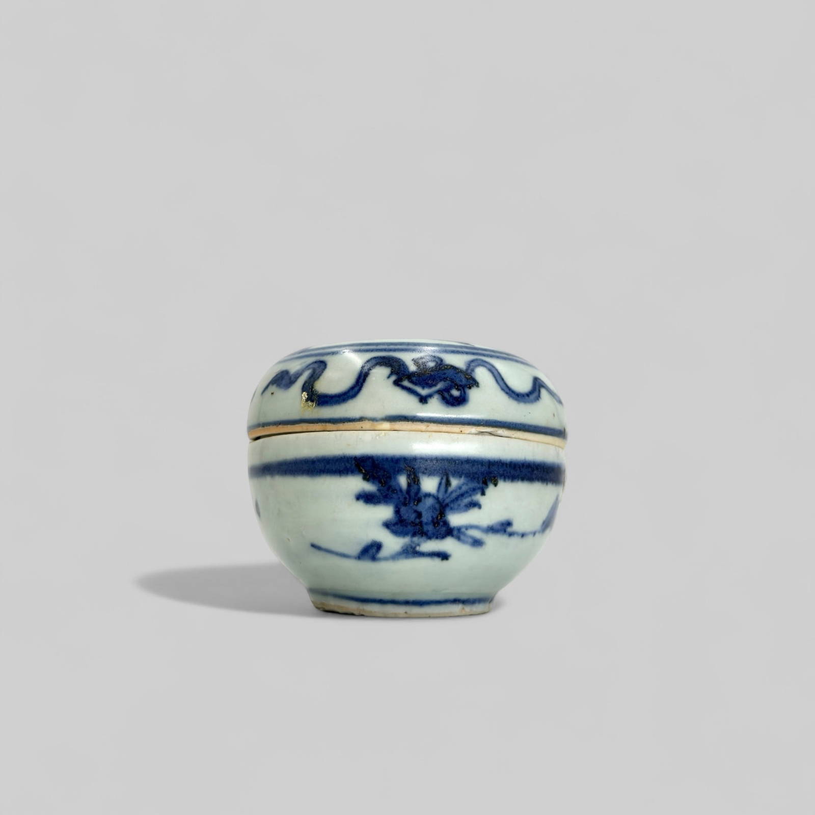 Porcelain Covered Box in Underglaze Blue, Ming