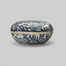 Porcelain Covered Box in Underglaze Blue, Ming