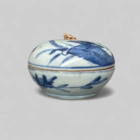Porcelain Covered Box in Underglaze Blue, Ming