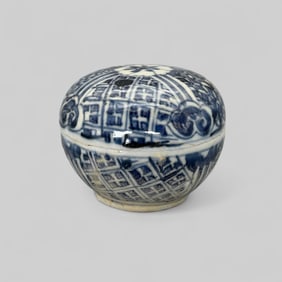 Porcelain Covered Box in Underglaze Blue, Ming