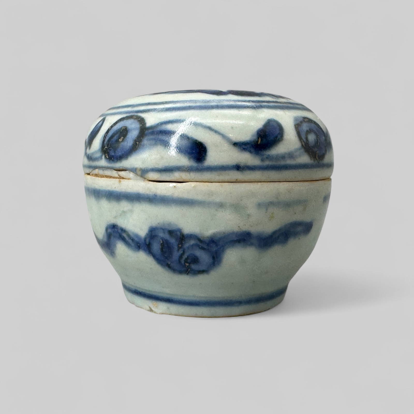 Porcelain Covered Box in Underglaze Blue, Ming
