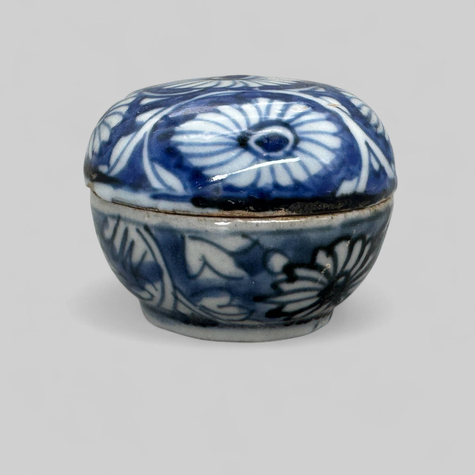 Porcelain Covered Box in Underglaze Blue, Ming