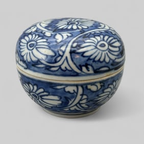 Porcelain Covered Box in Underglaze Blue, Ming