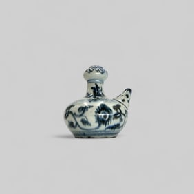 Porcelain Kendi with Underglaze Blue, Ming