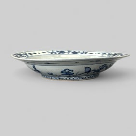 Porcelain Dish in Underglaze Blue, Ming, 17th Century