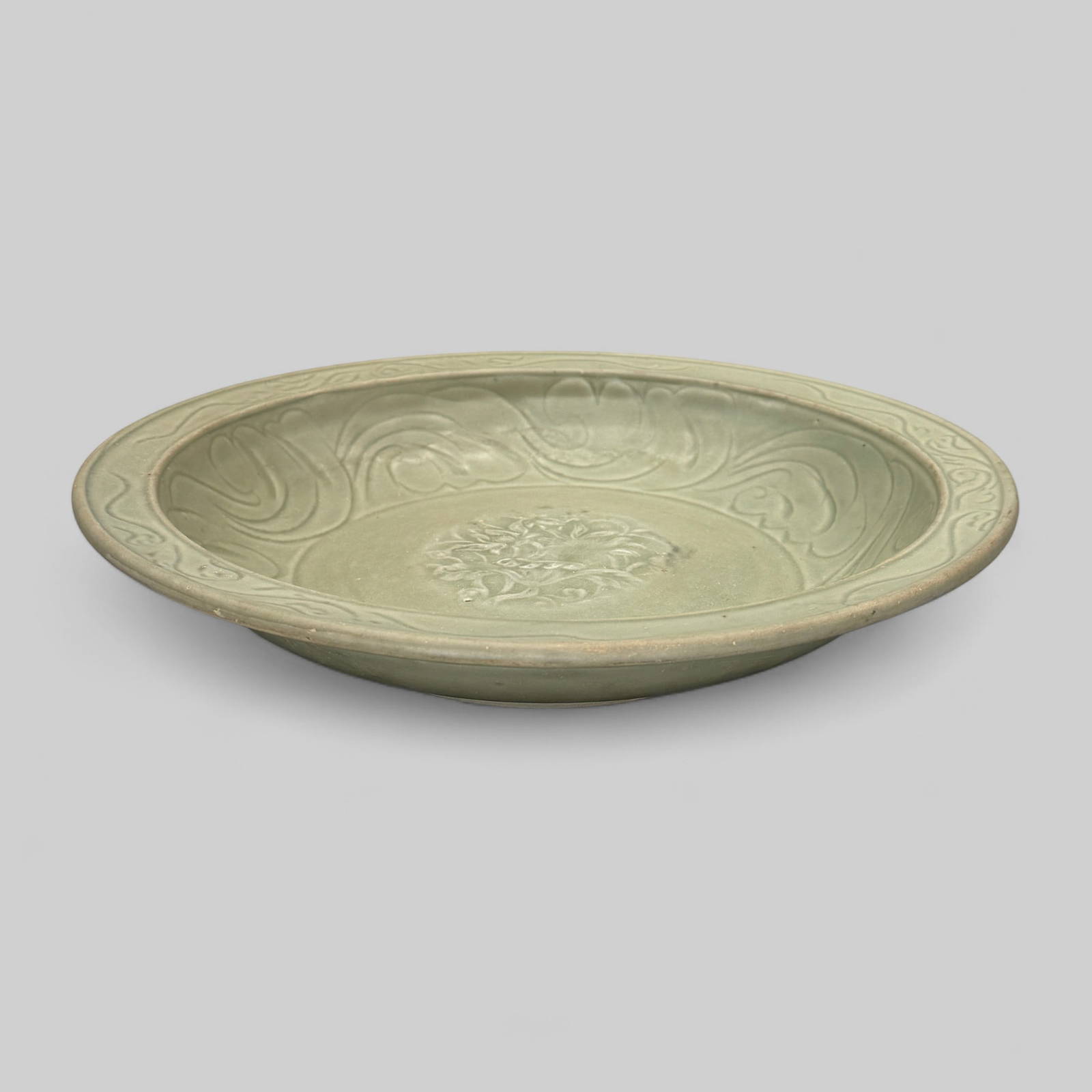 Large Longquan Celadon Charger