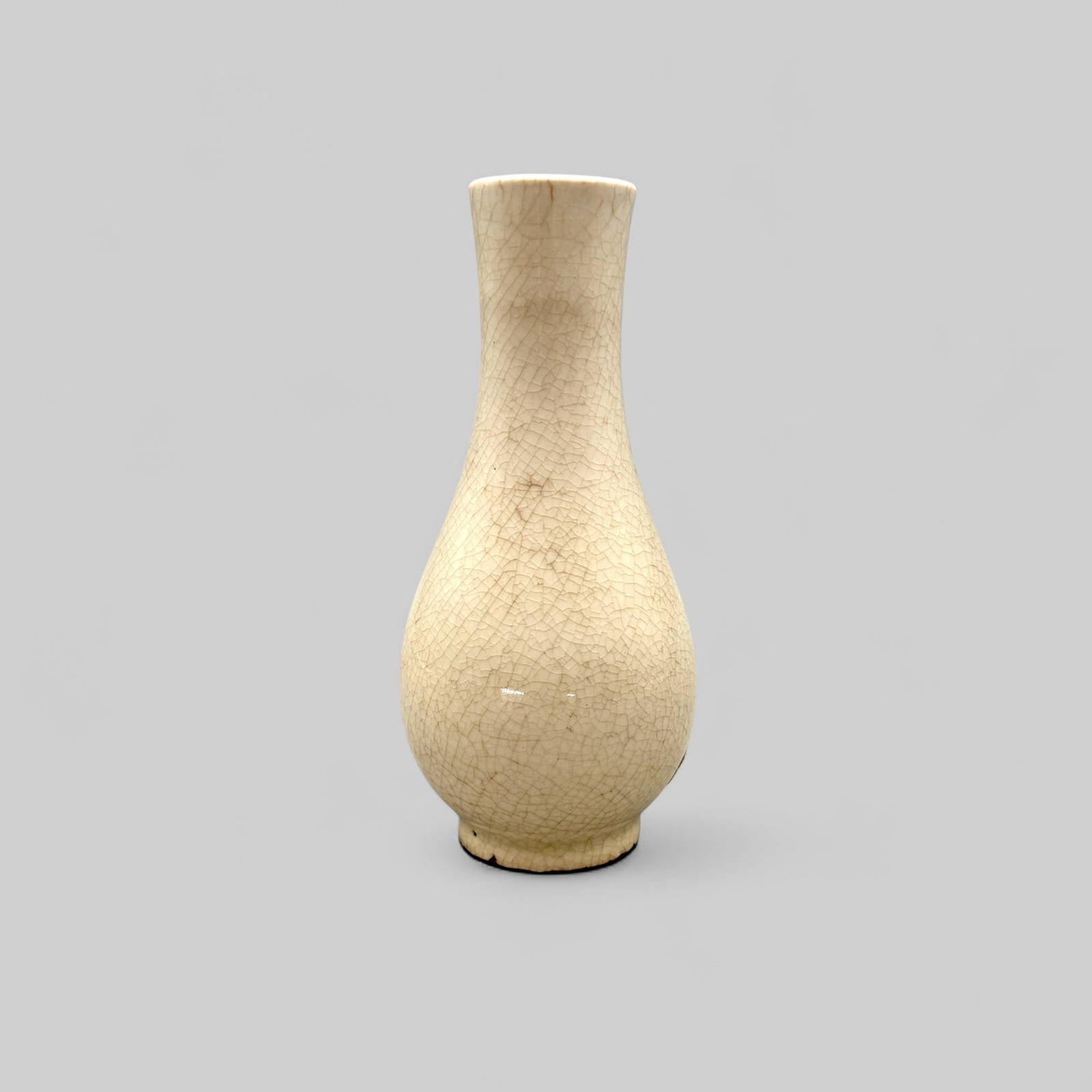 A Ming Cracked Ware White Glazed Vase