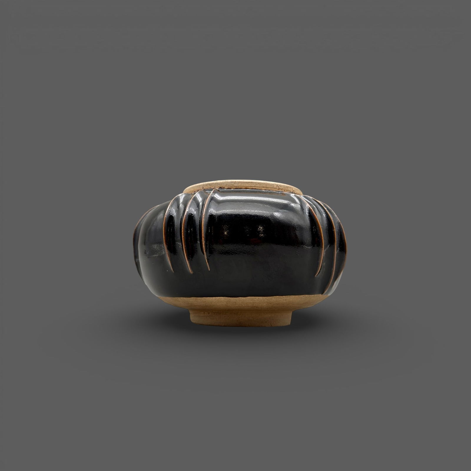 A Cizhou Black Glazed Bulbous Vase (1 of 7)