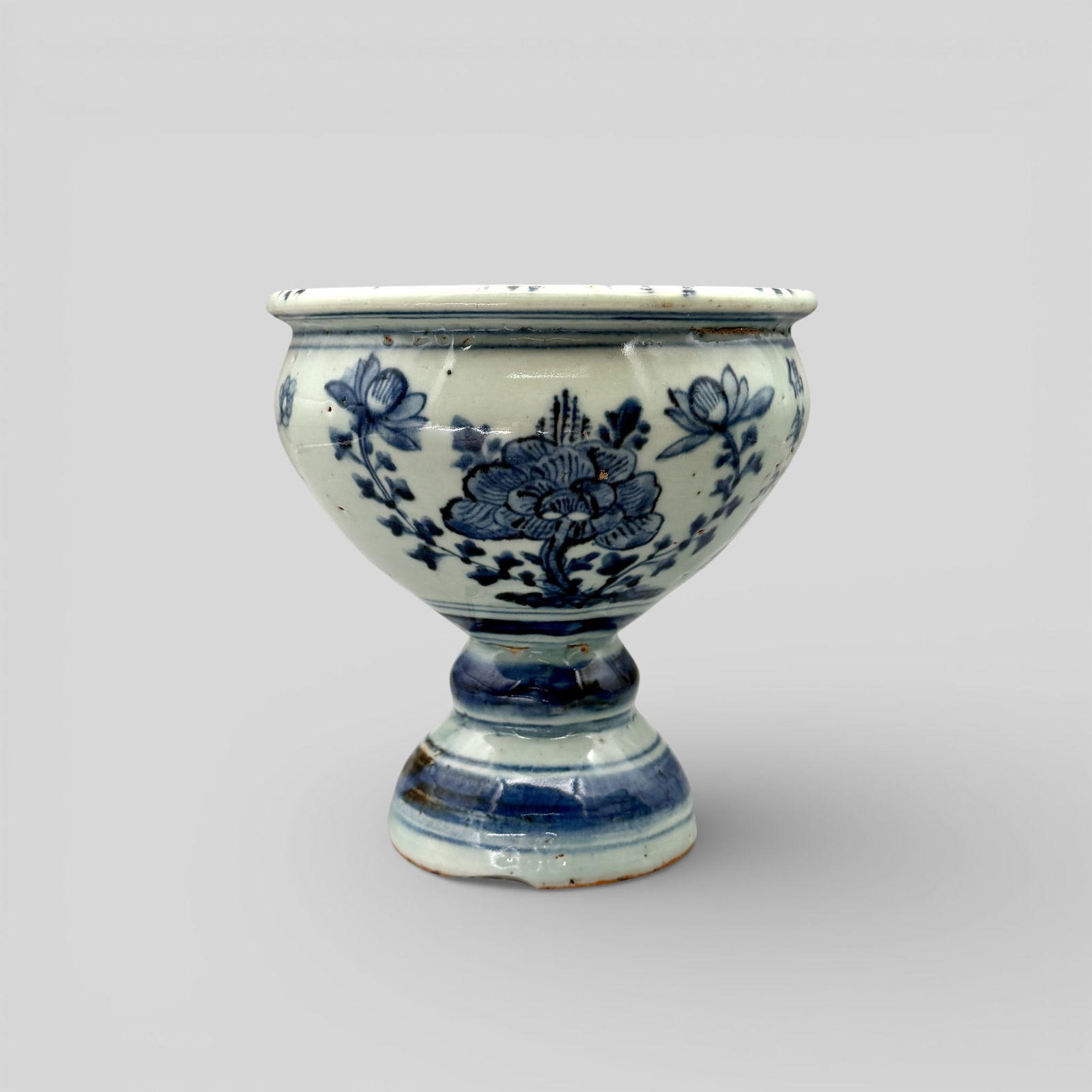 Ming Dynasty Blue and White Decorated Large Cup (1 of 17)