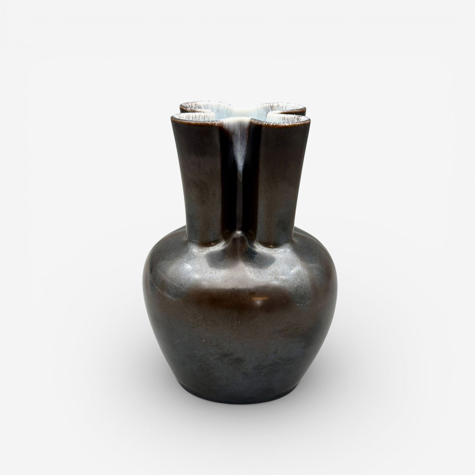 Rookwood fluted production vase, metallic, 1946: Rookwood fluted production vase with Nubian Black exterior and Violet Gray interior, a joint design of John Dee Wareham and Earl Menzel from 1946. Impressed Rookwood logo, XLVI, shape 6953. Height 6