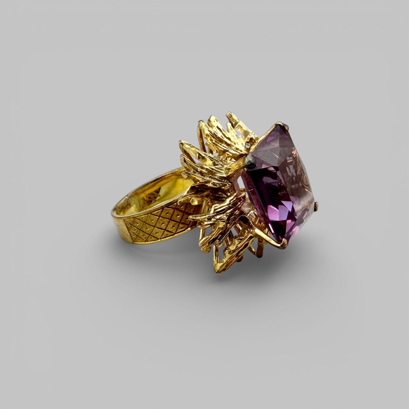 14K Gold Mens Ring with Synthetic Sapphire: Total weight: .40 troy ounces