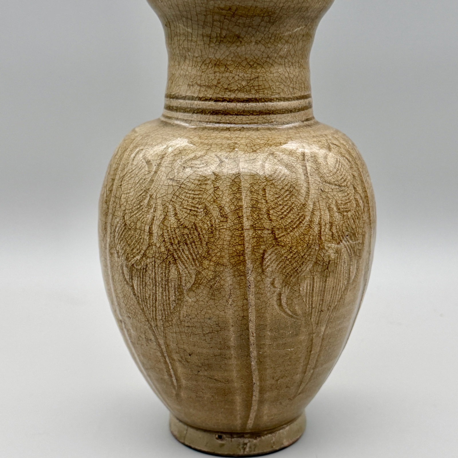 Longquan Celadon Carved Lidded Vase - 7