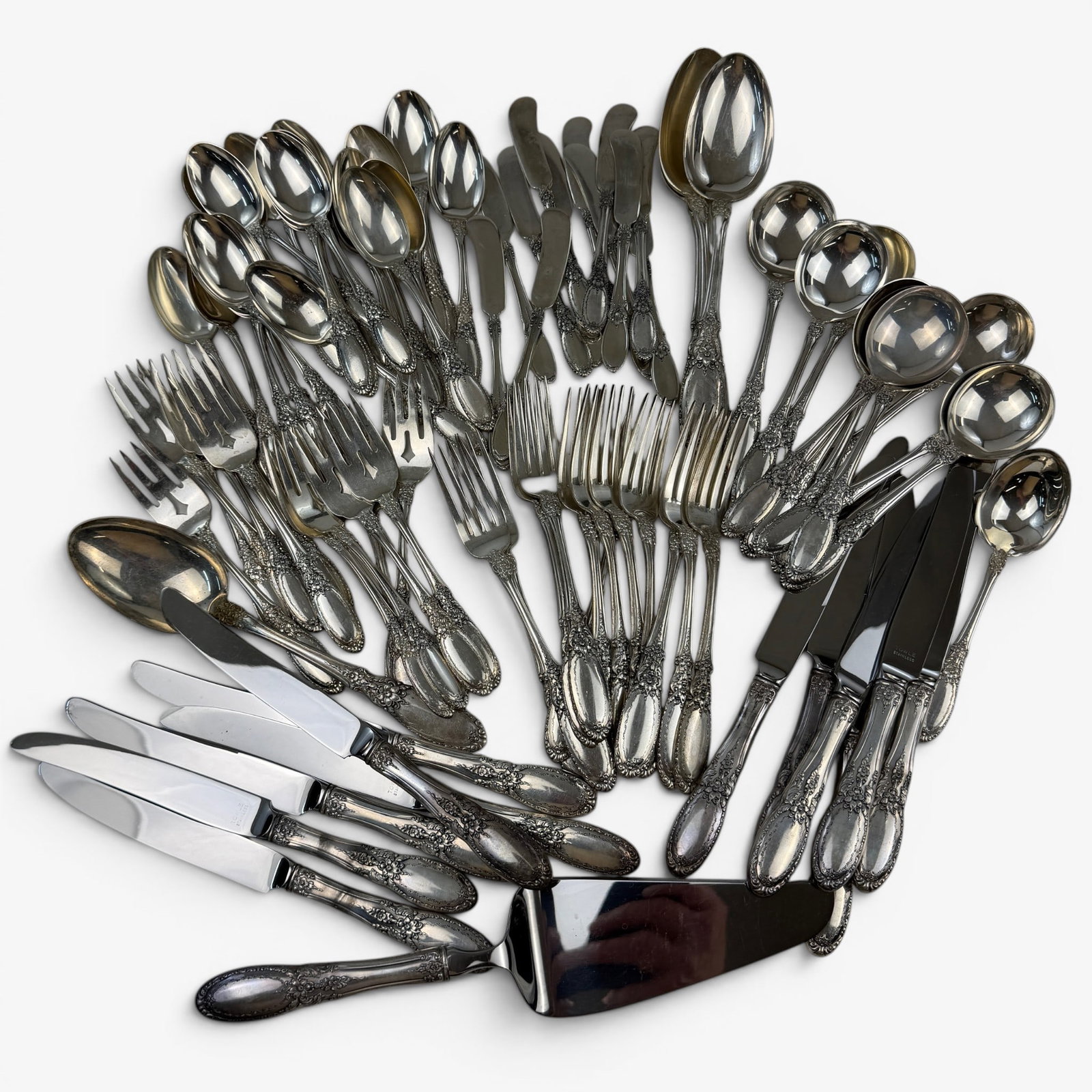 Large Set of Towle "Old Mirror" Pattern Flatware (1 of 8)