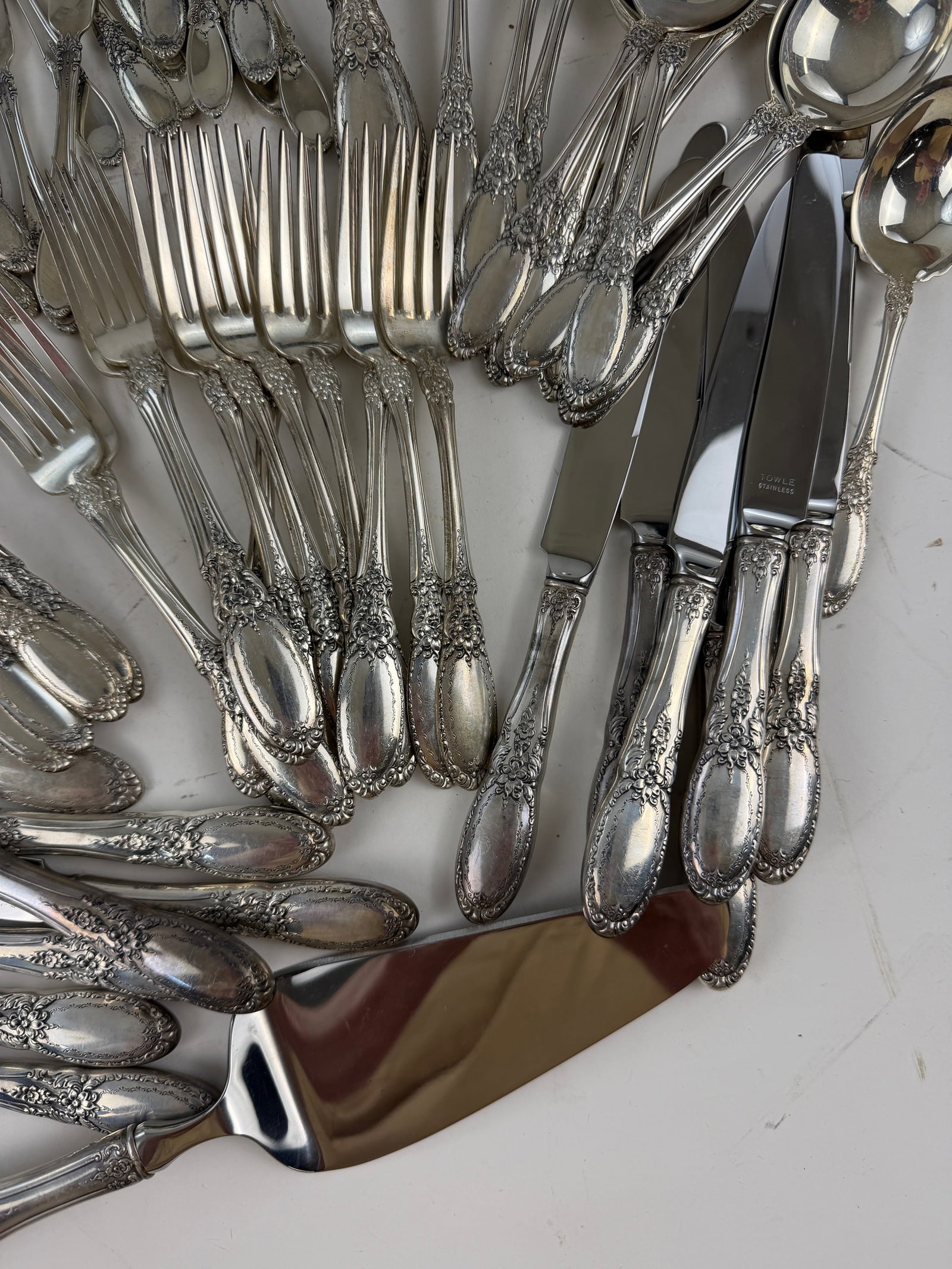 Large Set of Towle "Old Mirror" Pattern Flatware - 5