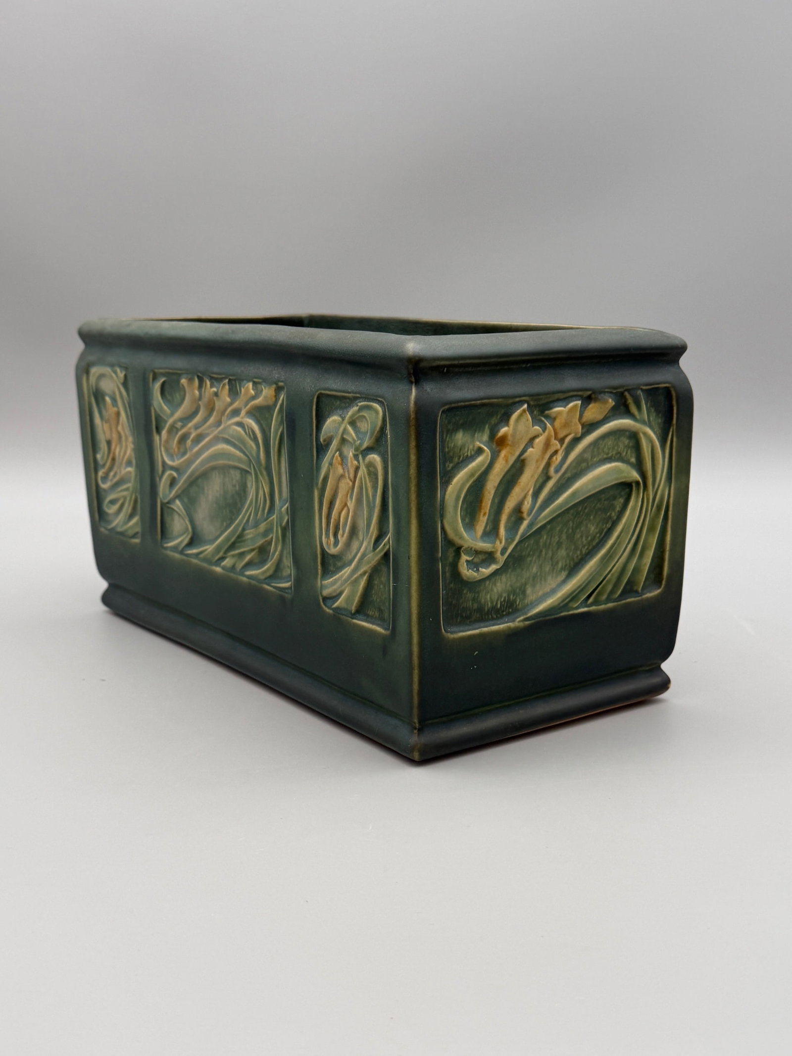 Roseville Rosecraft Panel planter - 4