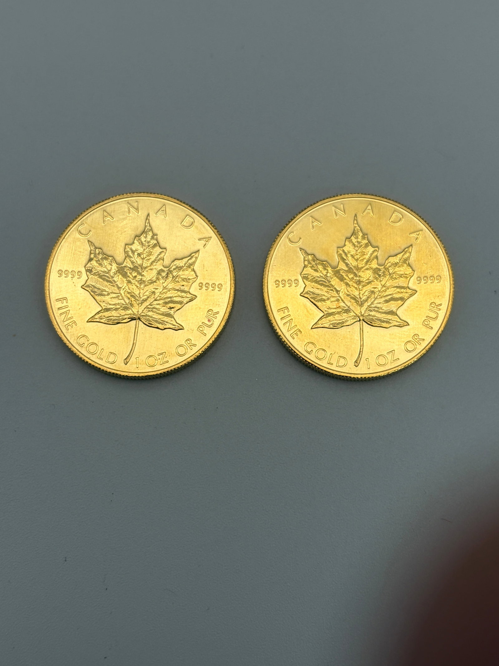 Pair of Canadian One Ounce Fine Gold Pieces (1 of 2)