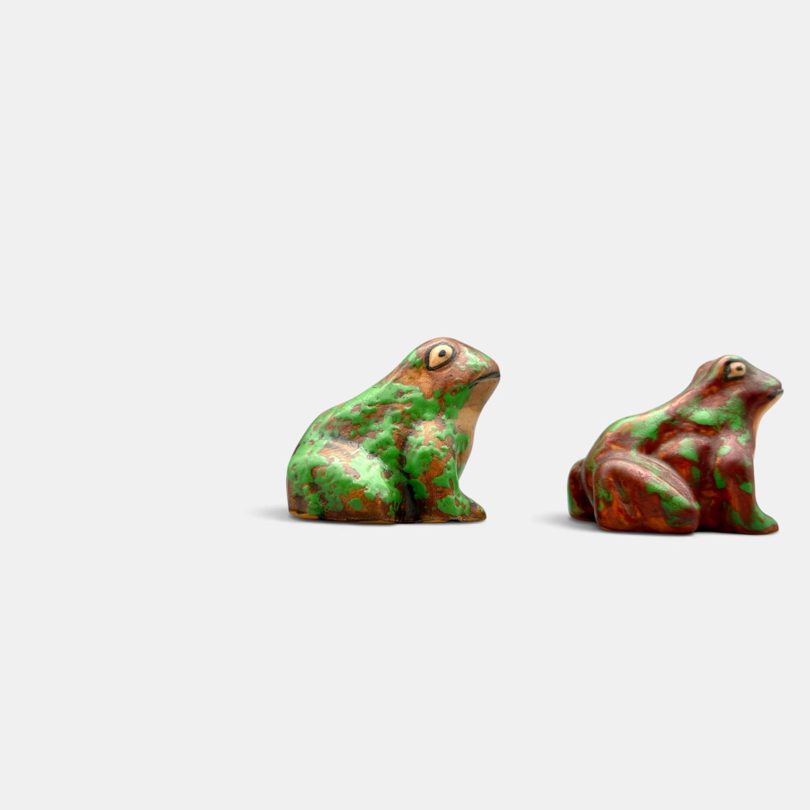 Two small Weller Coppertone frogs. (1 of 3)