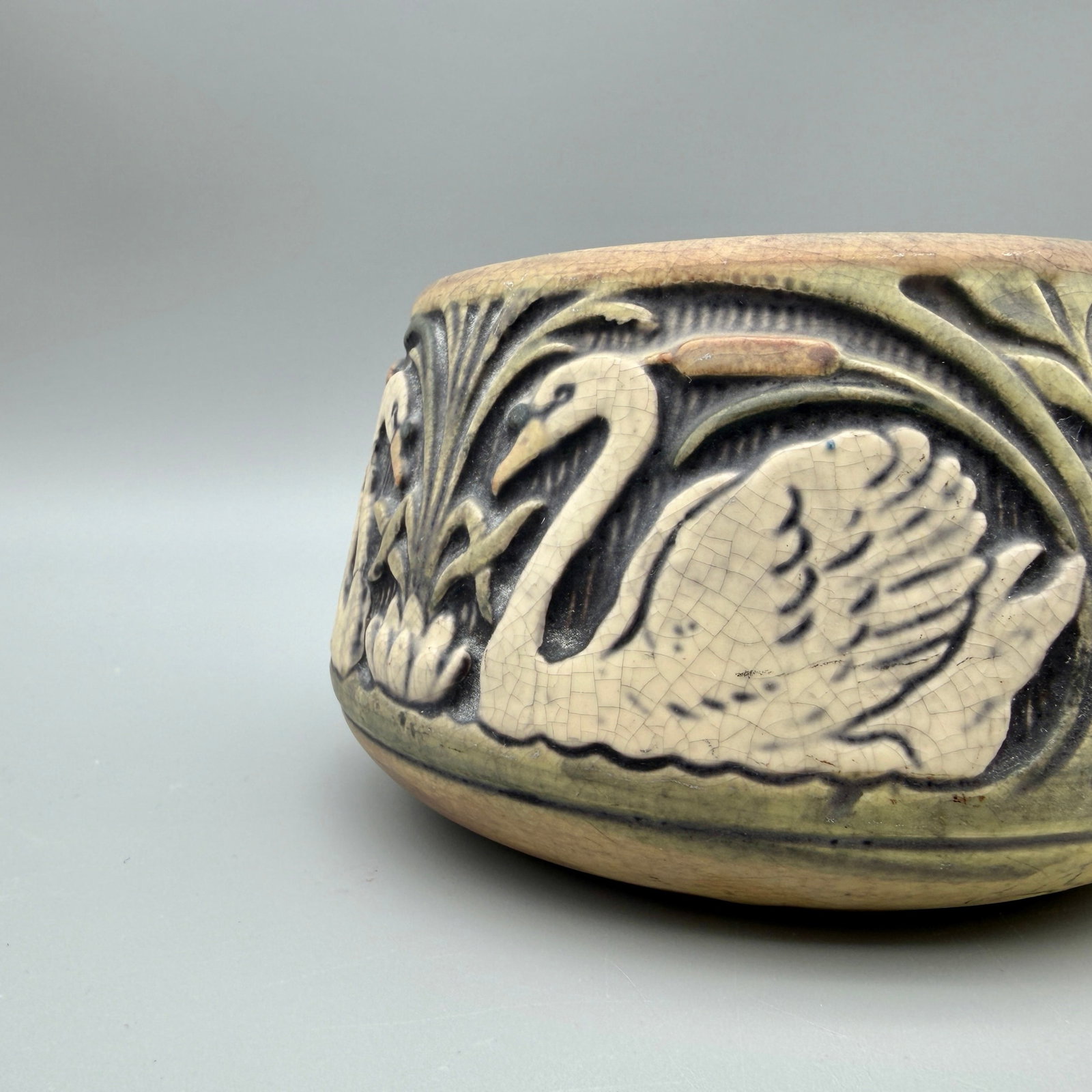 Weller Knifewood low vase, ducks. - 3