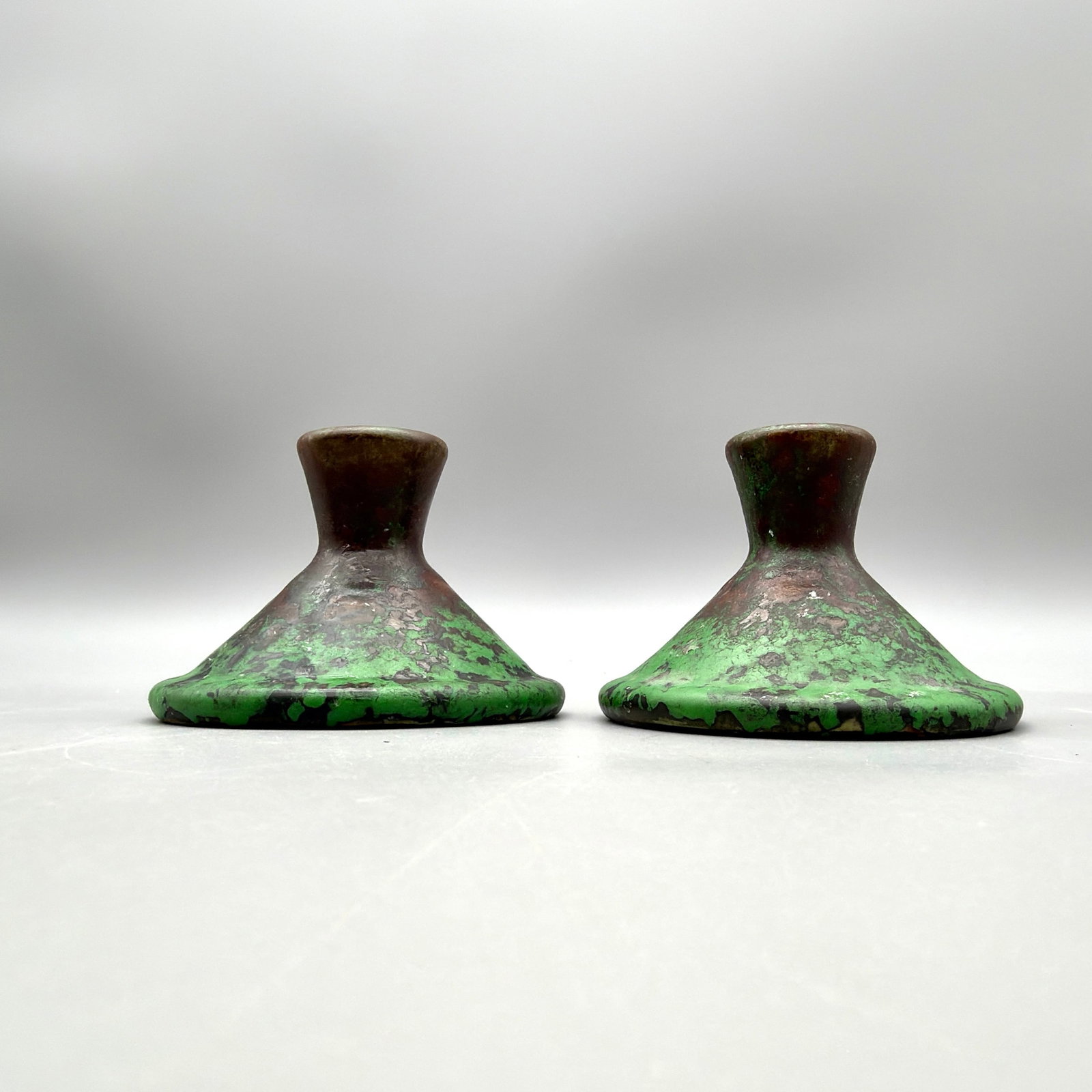 Four Weller Coppertone candlesticks. - 3