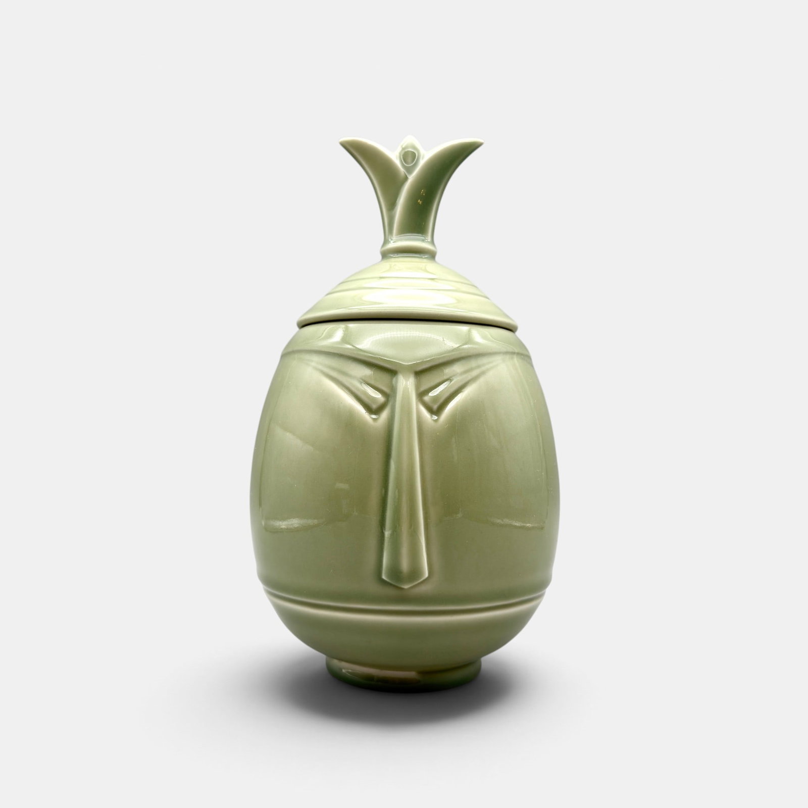 Rookwood covered jar with faces? (1 of 4)