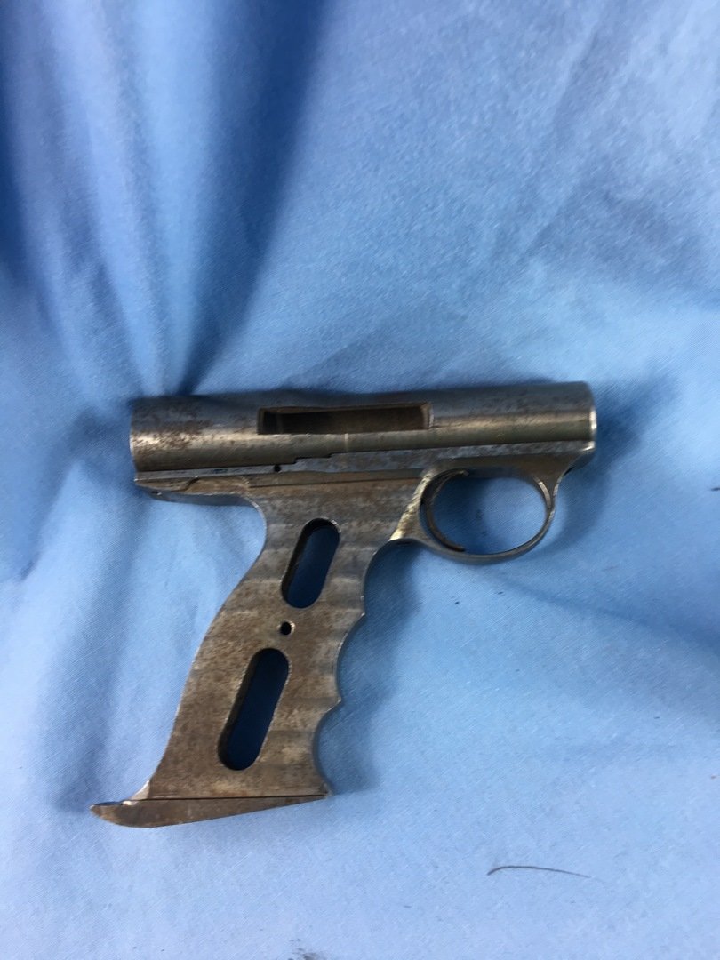 gun Parts: some type of gun parts?? , Not sure what to make of it 6.5"x5"