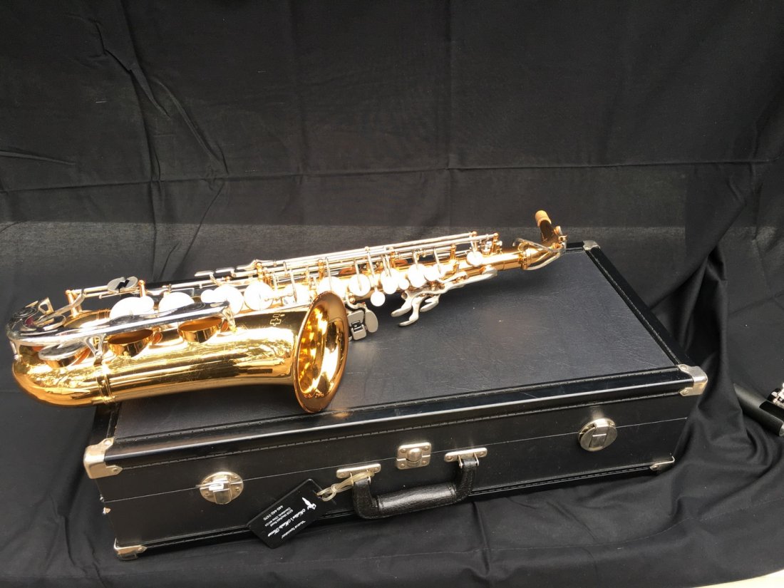Vito Saxophone made in japan Vito II mouthpiece: serial 559196 25"x7"