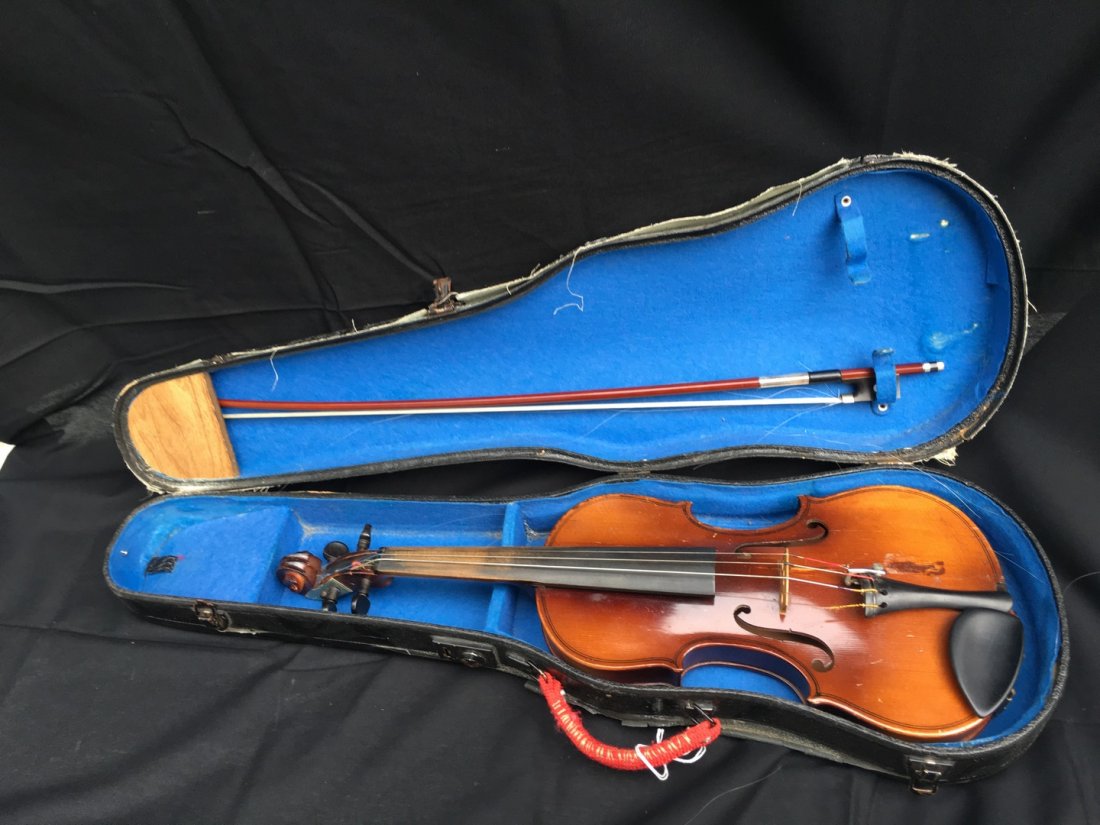 Facibat Anno violin: vintage Violin 22"x 7"
