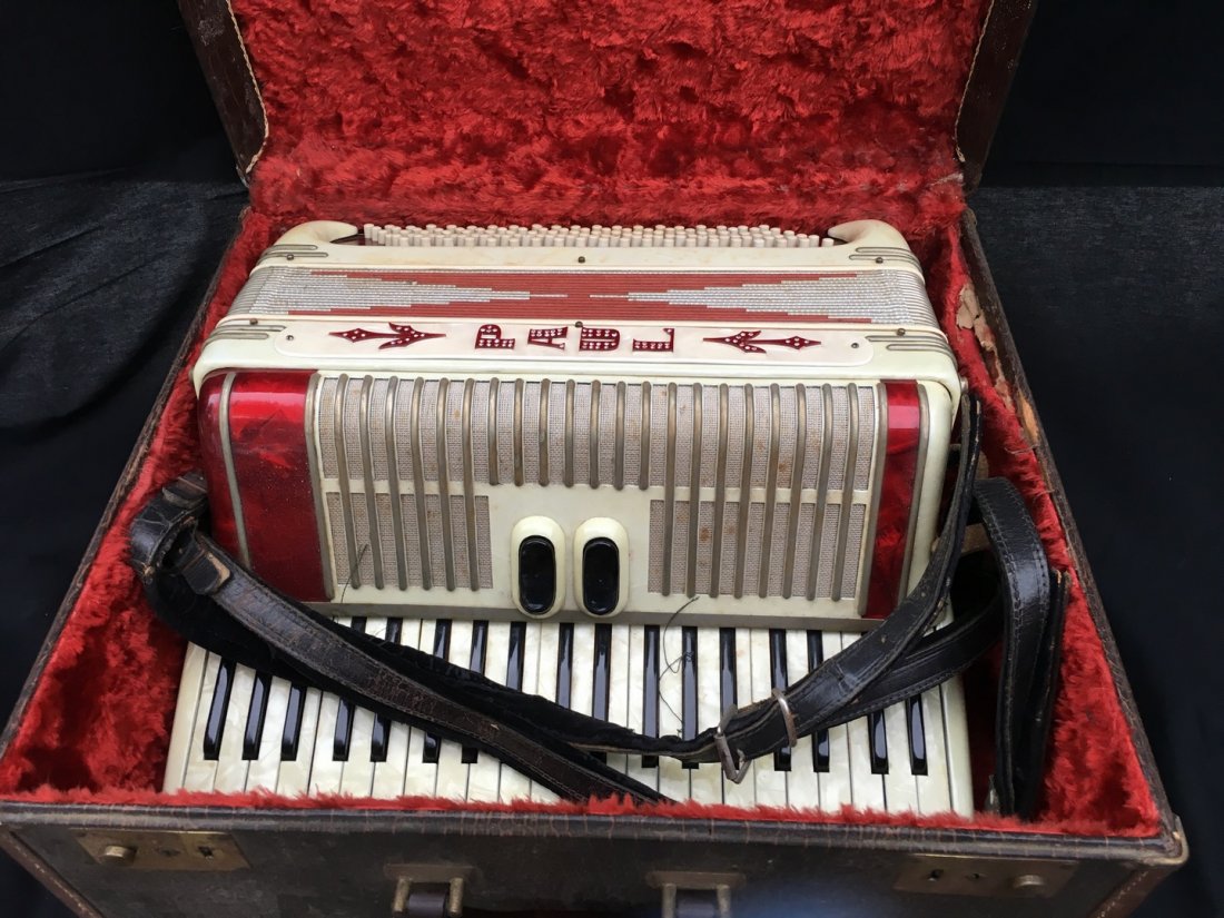 Accordion major 7695: 16\"x14\"