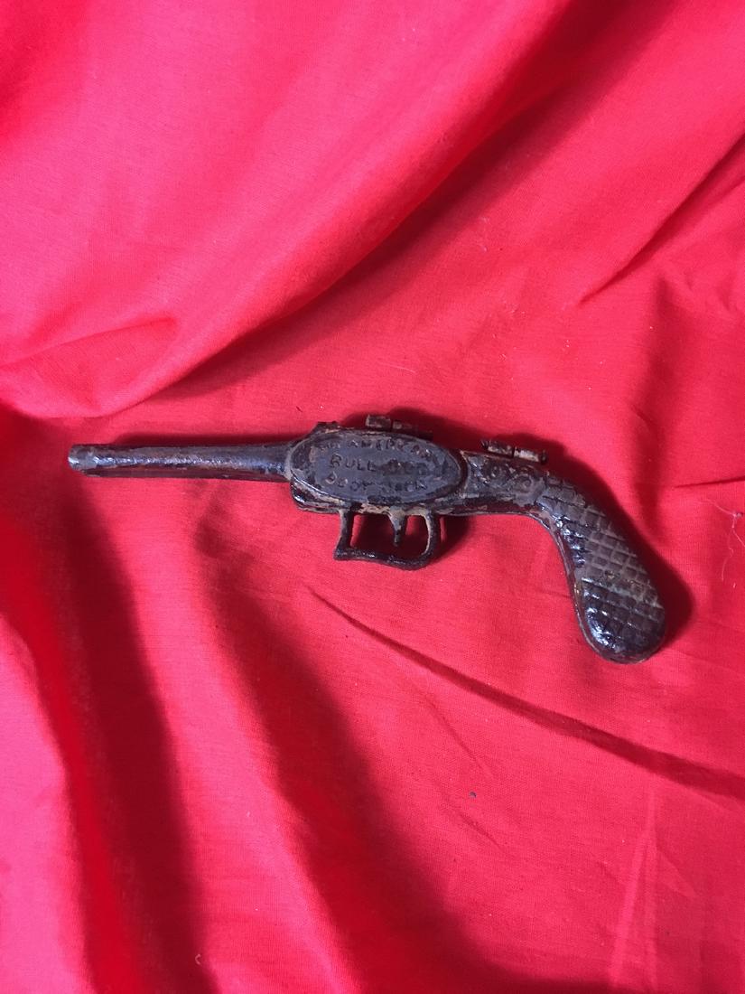 Bull Dog Cast Iron Boot jack Gun: Cast Iron boot scrapper 8"x3"