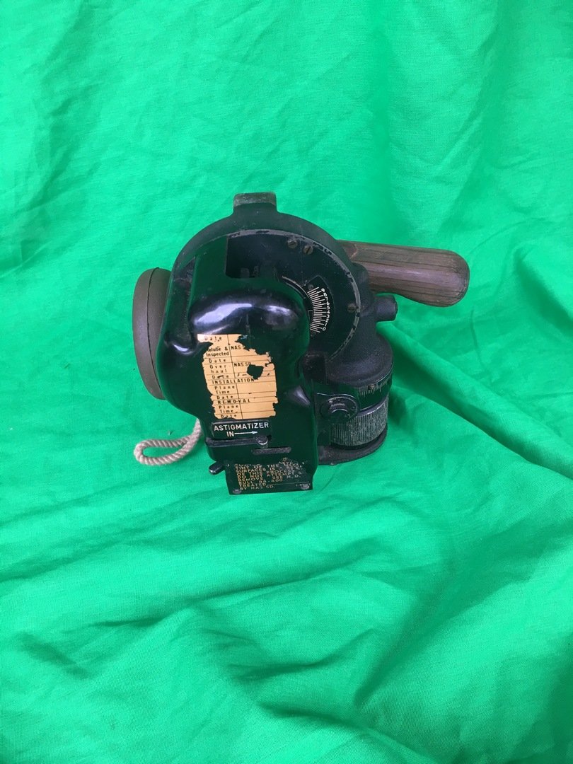 ww2 Astigmatizer used on aircraft: Great world war 2 era piece ,crate is 10"x10"x8" device is 6"x6"
