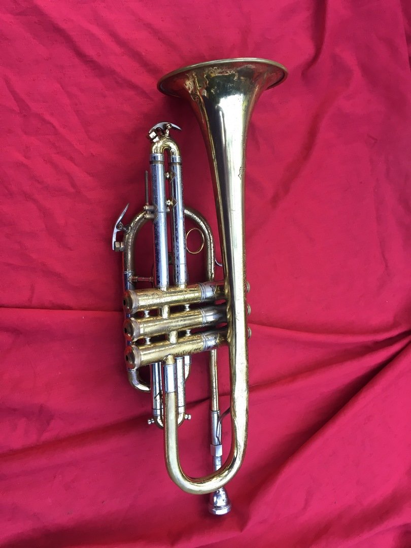 Rudy Muck Trumpet new york usa: 15.25" x6" horn is 4.75"x4.75" serial 1604 mouthpiece marked 3 no name on it