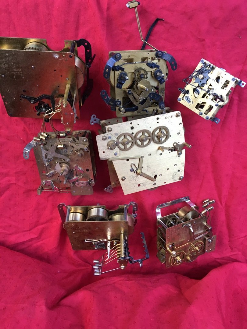 Clock works lot: all sold as is for parts repair , 1.Regula coocoo2. Perivale british3.FrANZ hERMIC 4.Seth Thomas 74105.Seth Thomas 56106.Franz Hermic 340-0207.seth Thomas 7603