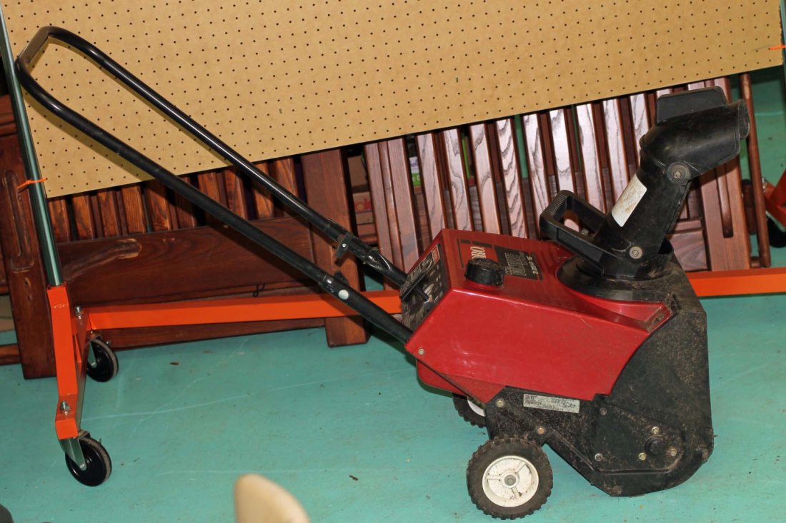 Toro CCR Powerlite Electric Start 16" Snow Blower: Toro CCR Powerlite Electric Start 16" snow thrower