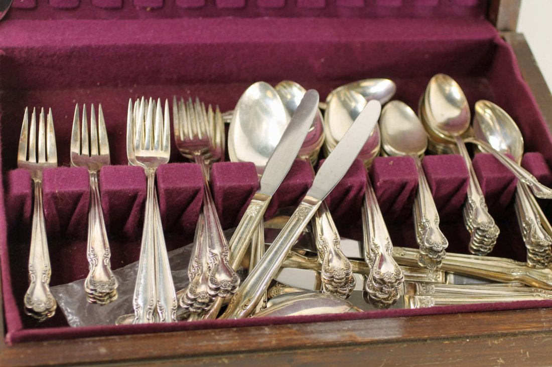 Lot of Rogers & Bro Silver Plated Flatware: Lot of Rogers & Bro silver plate flatware