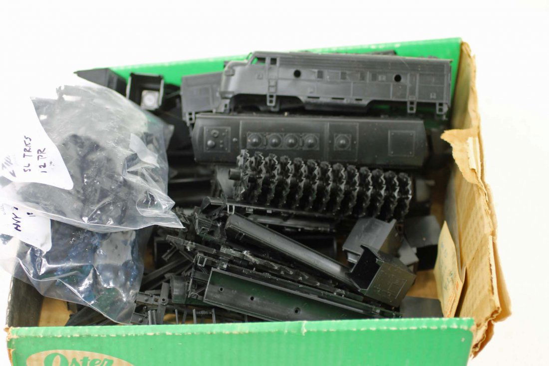 Lot of HO Scale Train Parts and Pieces (1 of 3)