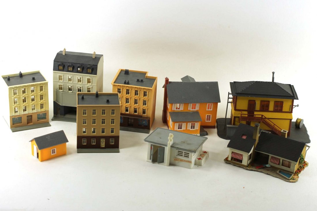 Lot of Plastic Houses for HO Scale Model Railroads (1 of 2)