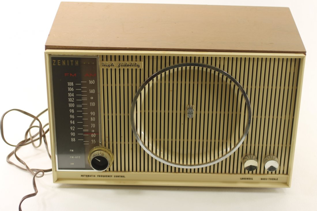 Vintage Zenith High Fidelity AM FM Radio (1 of 3)
