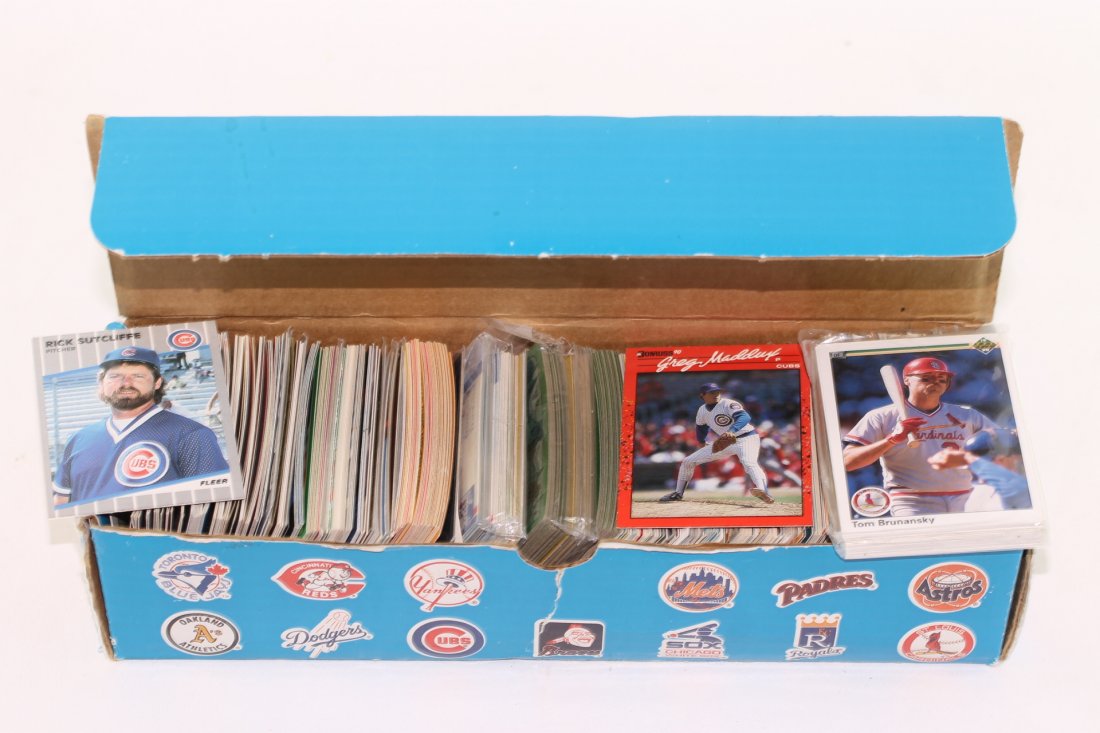 Lot of Assorted 1980s and 1990s Baseball Cards (1 of 2)
