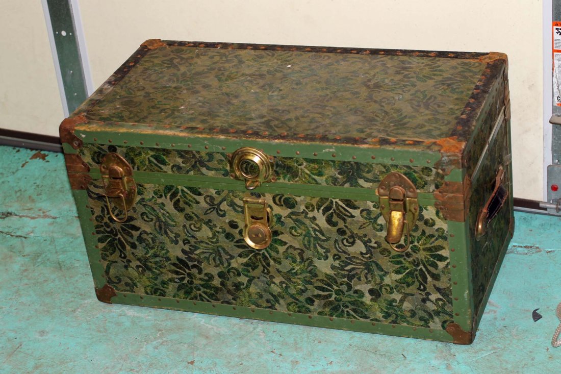 Green Trunk with Vintage Linens: Green trunk with vintage linens