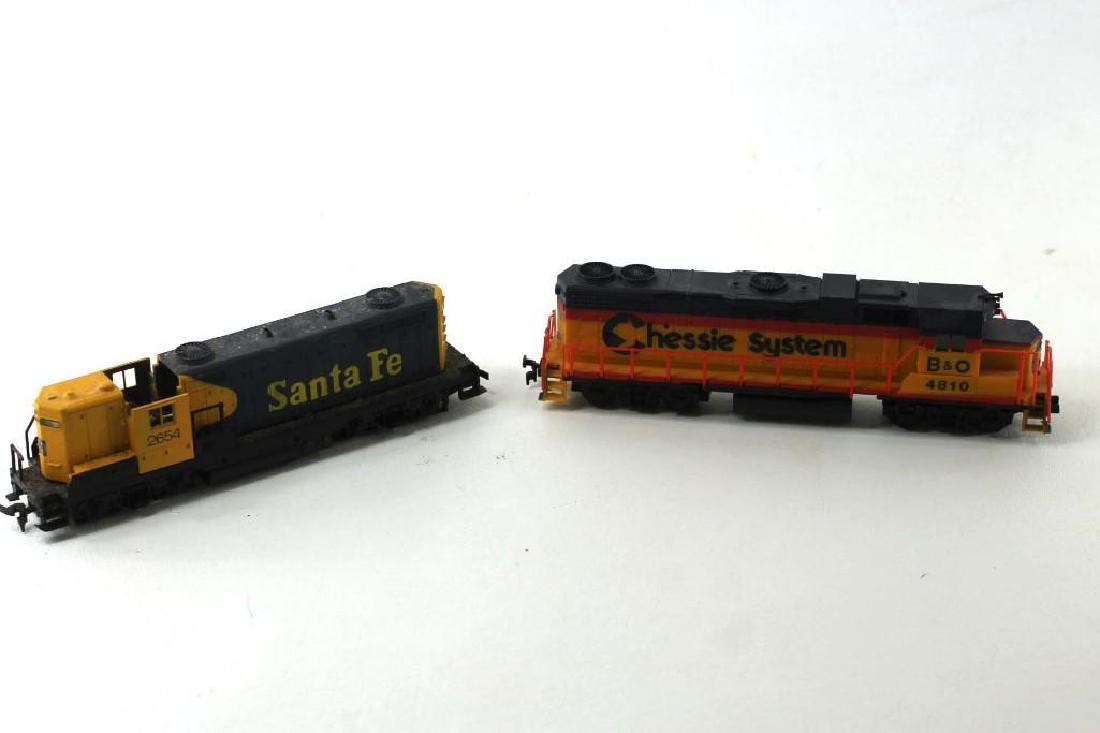 Lot of 2 HO Scale Train Engines or Locomotives (1 of 3)